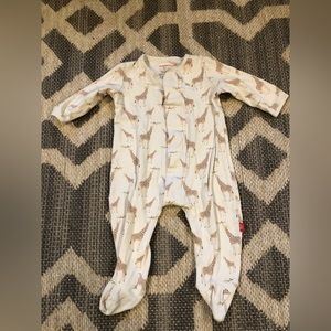 Magnetic me giraffe footed sleeper